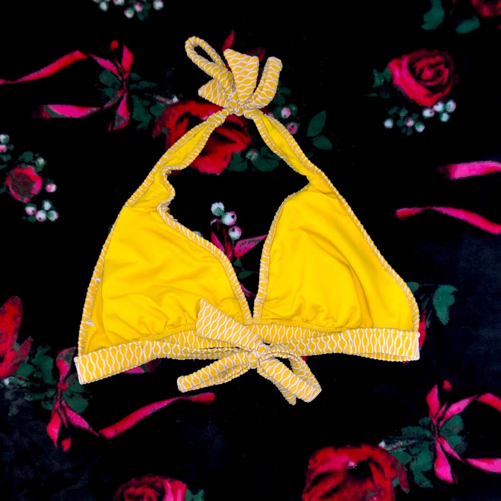 I am selling this bikini top bathing suit